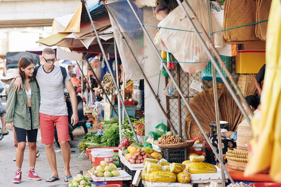 Turista en mercado chino