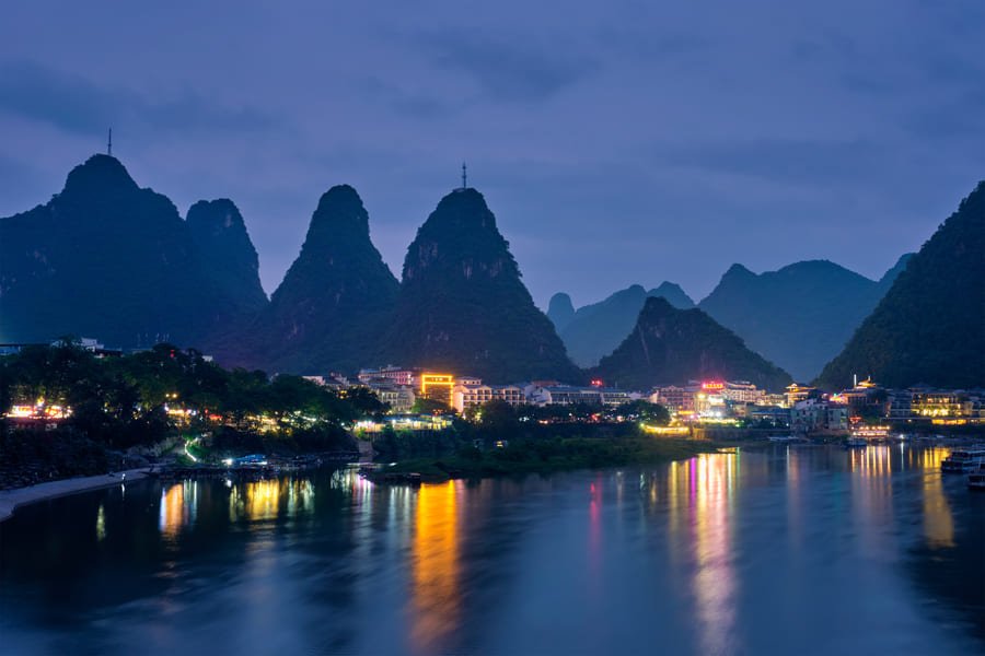 Montañas en la noce en Yangshuo